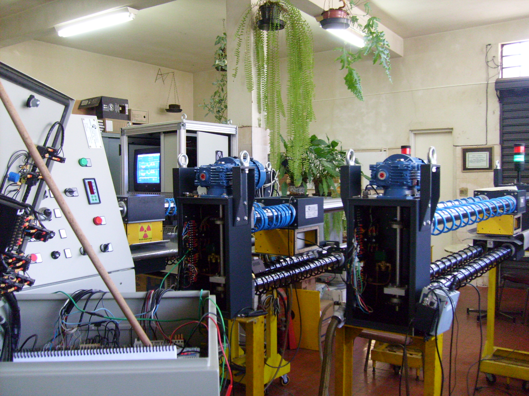 Otro ángulo de los 3 Medidores.JPG